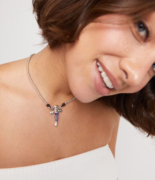 Collar corto bañado plata de ley con libélula y cristales artesanales azules